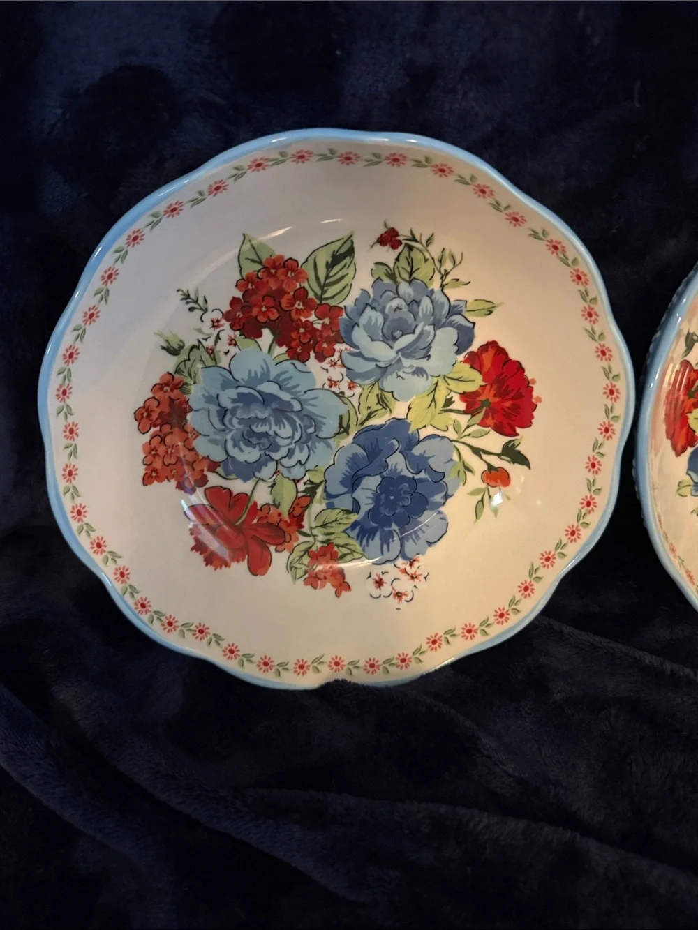 The Pioneer Woman 2 piece Bowl Set - Blue & Red Flower Motif